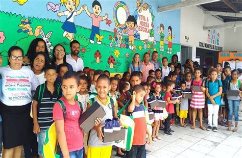 Entrega De Kits Escolares Escola Monteiro Lobato E Julio De Queiroz