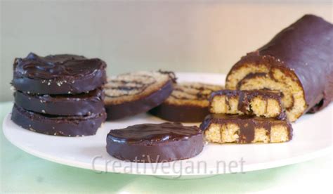 Bollitos Rellenos De Ganache De Chocolate Y Recubiertos Con Chocolate