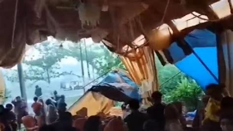 Tenda Pernikahan Nyaris Roboh Diterpa Hujan Dan Angin Kencang Di