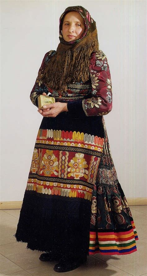 Skirts today are sometimes made to hang from the waist. | Traditional ...