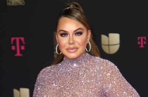 La Atrevida De Chiquis Rivera Se Levanta El Vestido Y Enseña La Cadera