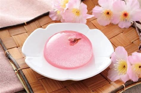 ローソンに春の和菓子が続々！「桜が香るぷるるん水ゼリー」や「ホワイトチョコレートいちご大福」 えん食べ