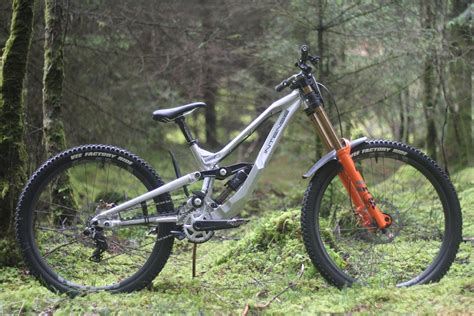 Pro Bike Check Aaron Gwinin Prototyyppi Intense Downhill Bike I Track