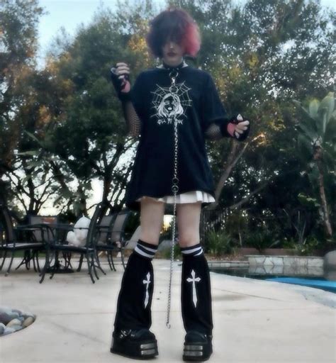 Pin de Gay Friend em Pins by you Roupas góticas Roupas Moda