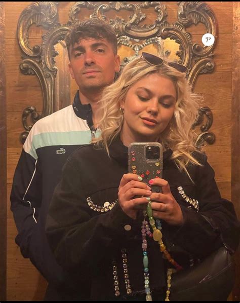 Louane Amoureuse Son Compagnon Florian Lui Fait Une Jolie Surprise En