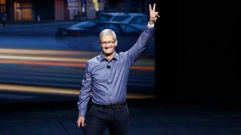 Why Apple Ceo Tim Cook Requested His Own 40 Pay Cut