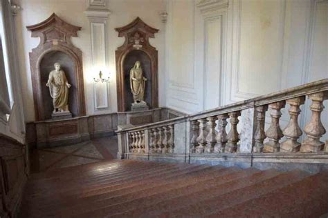 Reggia Di Portici Residenza Estiva Dei Borbone Napoli Turistica