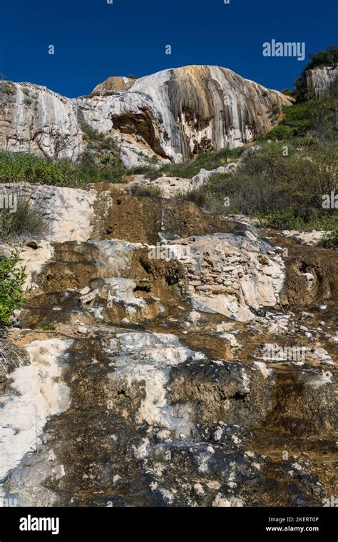 L eau s écoule de la Cascada Chica ou de la formation minérale de la