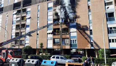 Incendio In Una Palazzina Di Spinaceto Roma A Causa Di Un