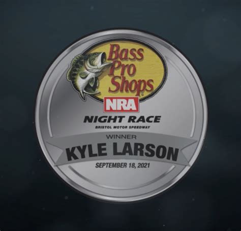 Kyle Larson Wins Bass Pro Shops Nra Night Race Victory Lane Fan