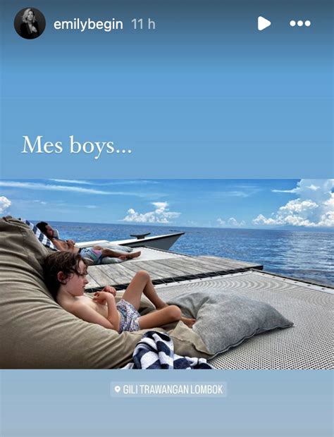 Émily Bégin fait du yoga en tout petit bikini devant la mer