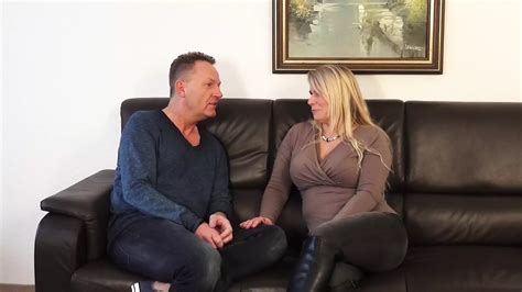 Deutsche Porno MILF Lutscht Sperma Vom Schwanz Nach Einem Harten Langen Fick XHamster