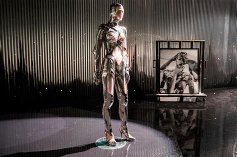 Un Robot Haute Couture Signé Thierry Mugler La Presse