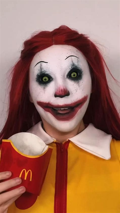 Ronald McDonald 👀 | Amazing halloween makeup, Creepy makeup, Halloween makeup inspiration