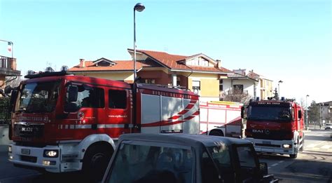 Coazze A Fuoco Una Catasta Di Legna