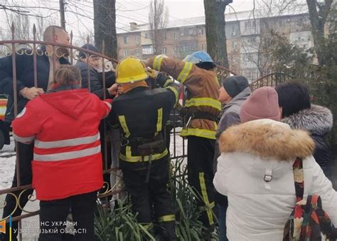 В Мелитополе подросток на улице наткнулся на железный штырь ...