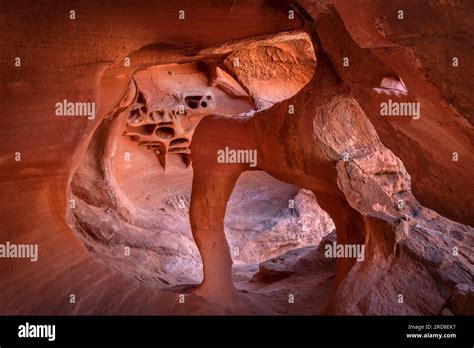 Windstone Arch The Fire Cave Valley Of Fire State Park Nevada United States Of America