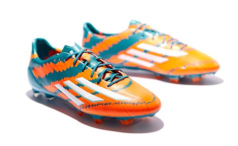 Messi Presenta Sus Nuevos Botines Mirosar 10 ~ Record Periódico Digital