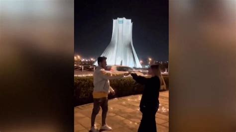 Iran Un Couple Condamn Dix Ans De Prison Pour Avoir Dans Dans La