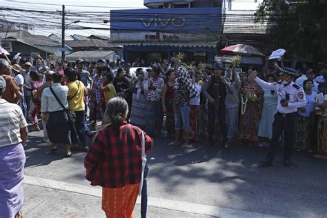 Annual Myanmar Amnesty Unites Prisoners With Loved Ones The Manila Times