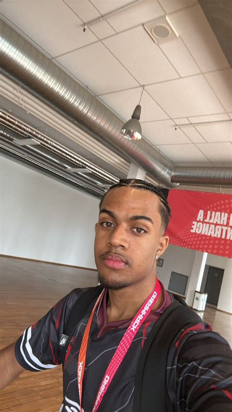 TT9 Jalen On Twitter Irl Dreamhack Https Twitch Tv Jalen