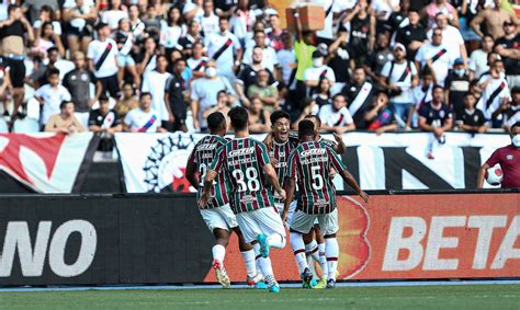 MARINGÁ Fluminense vence clássico e segue na liderança do Carioca