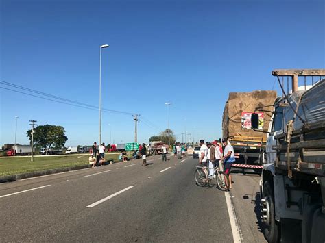 Caminhoneiros Protestam Contra Aumento Do Diesel Na Br 101 Em Campos