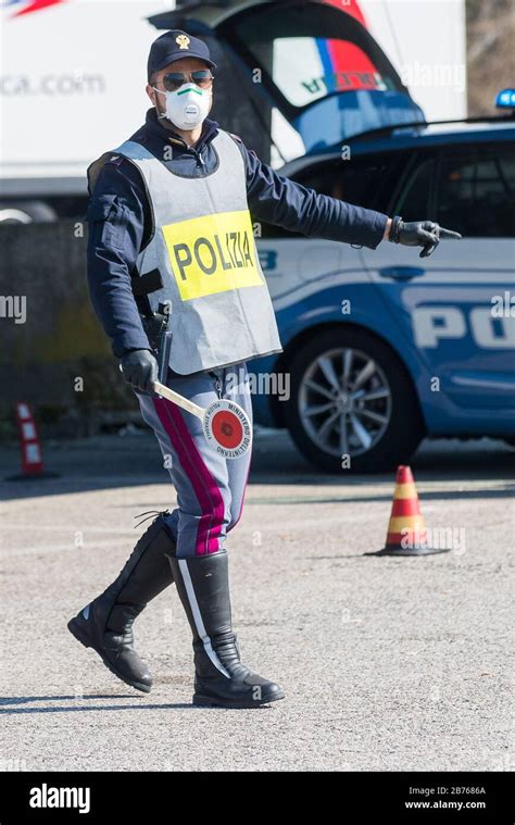 Police Controls Fotos Und Bildmaterial In Hoher Aufl Sung Alamy