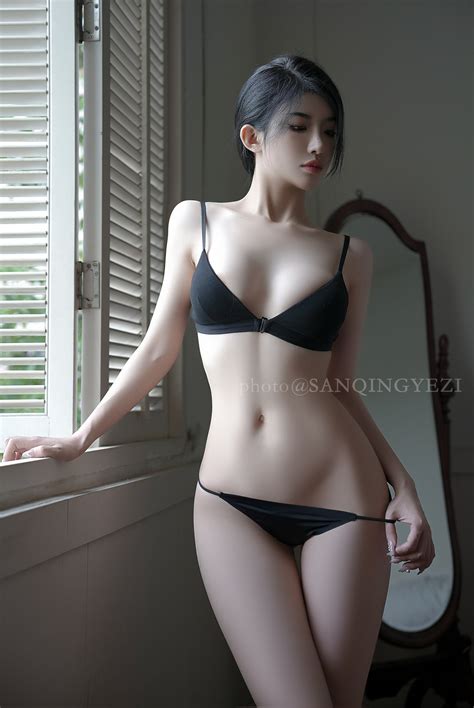 San Qing Ye Zi Women Asian Dark Hair Lingerie Mirror Pulling