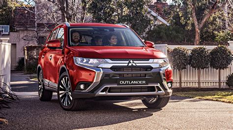 News 2019 Mitsubishi Outlander Breaks Cover Looks The Same