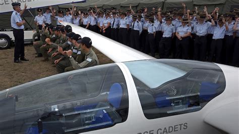 Australian Air Force Cadets presented with newest glider at Avalon ...