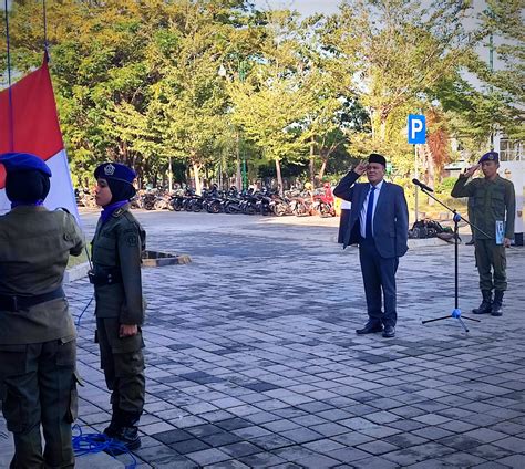 REKTOR SELAKU INSPEKTUR UPACARA PERINGATAN HARKITNAS KE 116 SEMANGAT