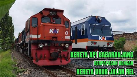 Kereta Api Babaranjang Cc Berpapasan Dengan Kereta Ukur Jalan Rel