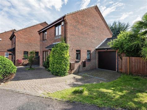 4 Bed Detached House For Sale In Walcourt Road Kempston Bedford Mk42