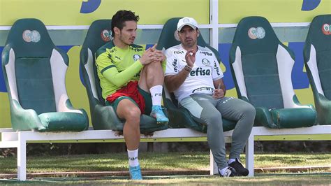 Abel Ferreira coça a cabeça e Palmeiras pode perder 7 jogadores