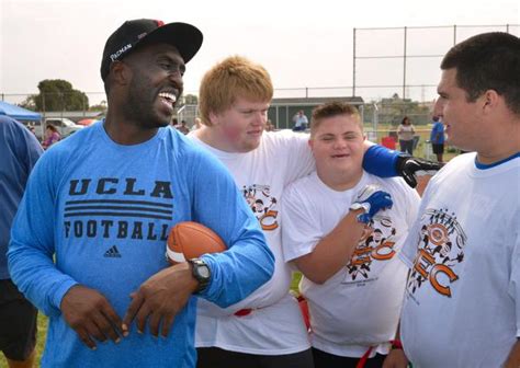 With NFL career over, DeShaun Foster gives back to O.C. kids, UCLA – Orange County Register