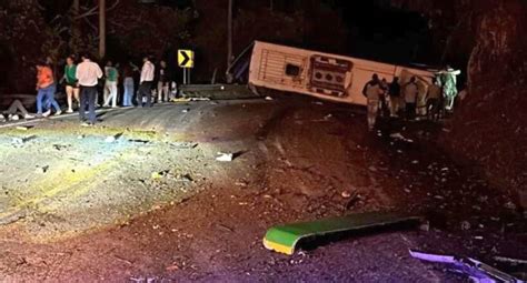 Volcamiento De Bus En Santander Deja Un Muerto Y Heridos