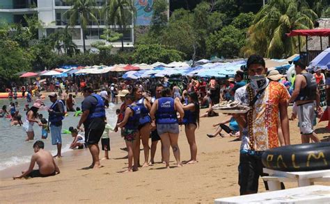 Turistas Llenan Playas De Acapulco Pese A Aumento De Casos De Covid