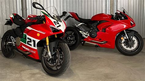 La Panigale V2 Troy Bayliss Vs Panigale V2 Base YouTube