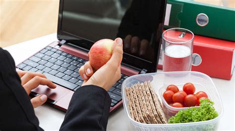 Gesunde Ernährung am Arbeitsplatz diese Lebensmittel halten fit