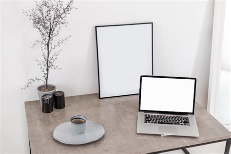 Premium Photo Laptop With Blank Screen On Table