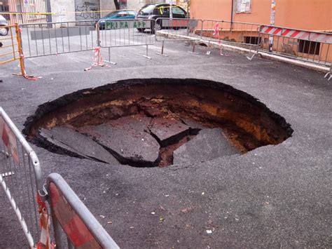 Buche Le Strade Groviera Di Roma Ecco Le Foto Inviate Dai Lettori 1