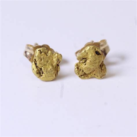 14kt Gold 1g Gold Nugget Stud Earrings | Property Room