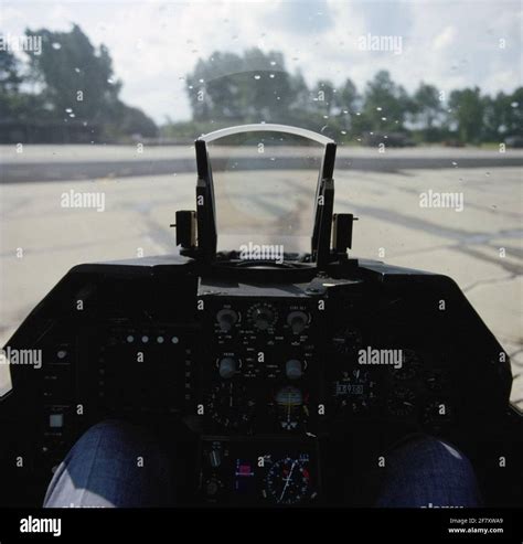 View from the cockpit of a General Dynamics F-16A Stock Photo - Alamy