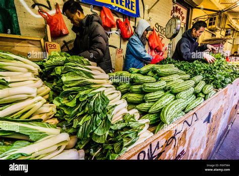 Shops Chinatown Manhattan New York, New York, USA Stock Photo - Alamy