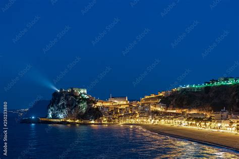 Veduta Panoramica Di Scilla Al Calar Della Sera Provincia Di Reggio