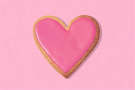 Premium Photo Decorated Heart Shaped Cookie On Pink Top View