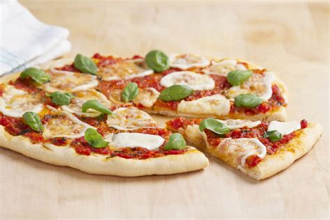 Pizza with tomato and mozzarella - FreshMAG IE