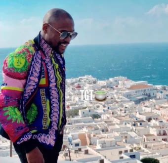 Kim Kardashian Shares Another Naked Photo To Promote Her Makeup Brand After She Was Slammed By