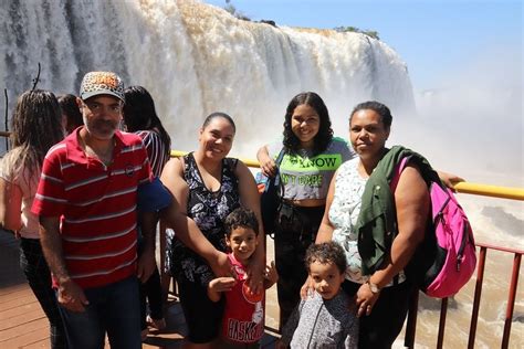 Mais de 2 400 iguaçuenses visitam cartão postal de Foz pelo Cataratas